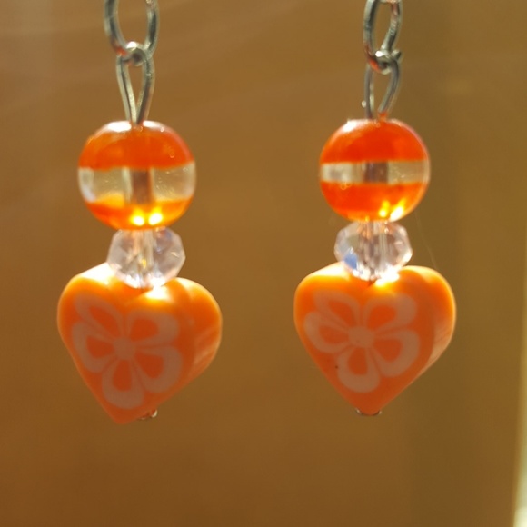 Orange🌼 & White Heart Flower Earring's🌼 - Picture 3 of 3